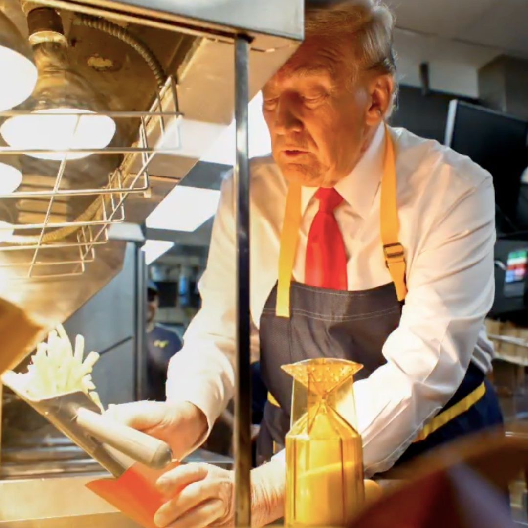 Trump se Pone el Delantal, Sirve Papas y Atiende un McDonald's de Pensilvania