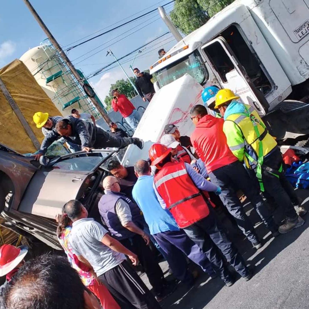 Tráiler provoca accidente en Autopista México-Puebla en tramo Iztapalapa en la CDMX.
