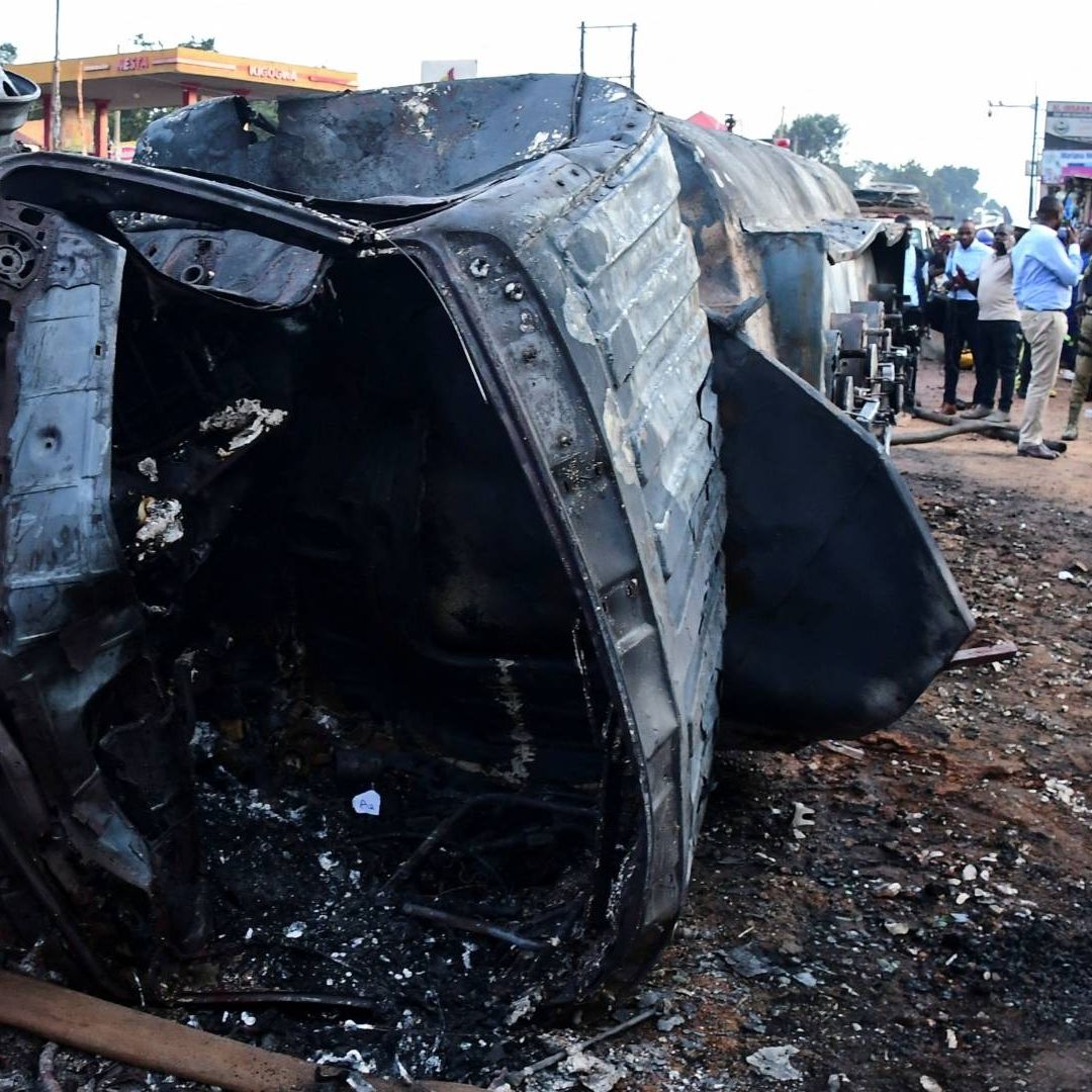 Vuelca Camión con Gasolina y Explota: Reportan 11 Muertos, Incluyendo Niños