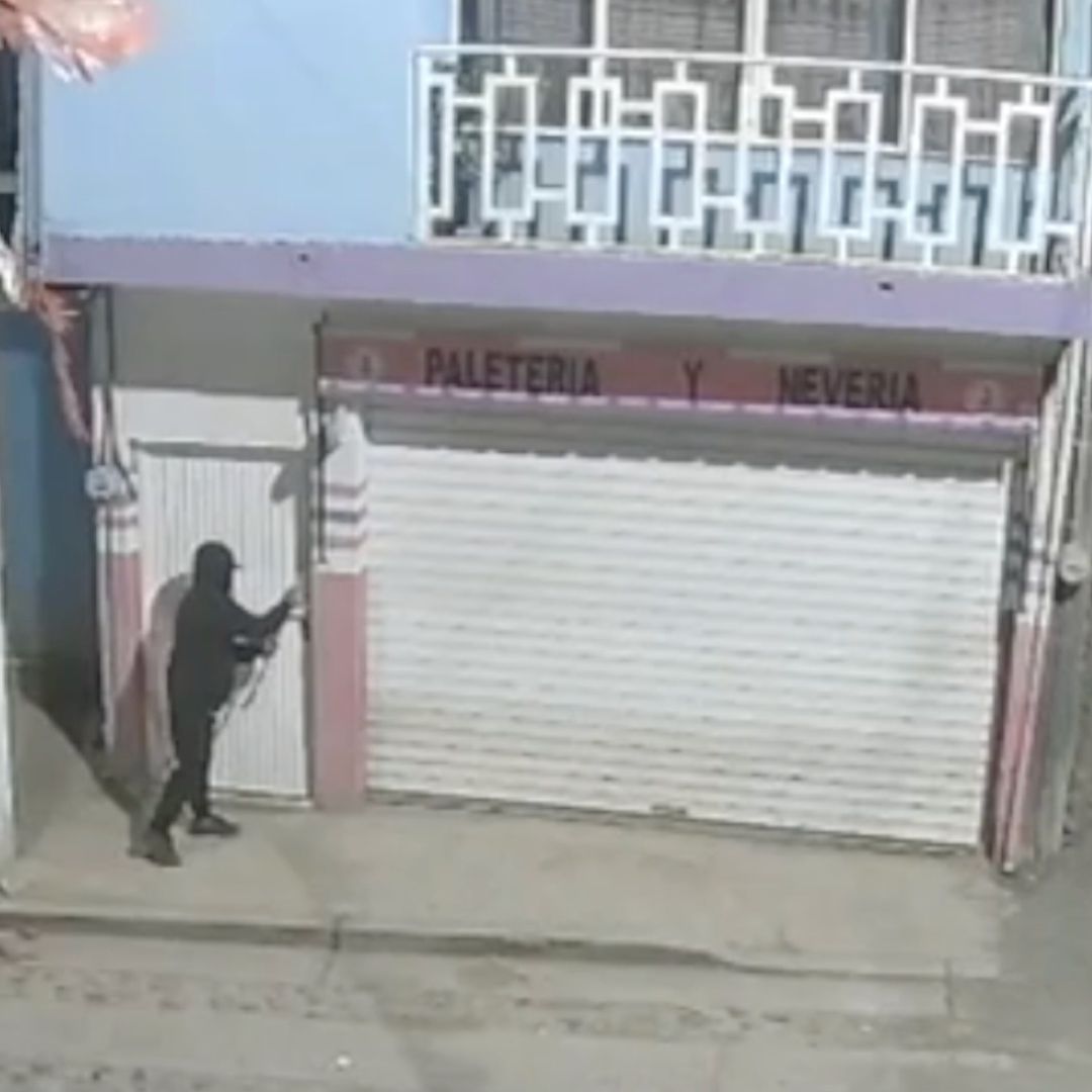 Presuntos Ladrones Asaltan y Roban Casas y Negocios con Machete en Mano en León, Guanajuato. Foto: Nmás Bajío