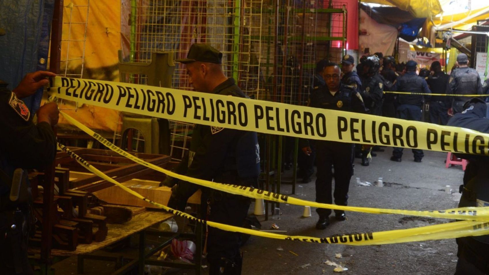 Policías acordonan zona de balacera en Tepito