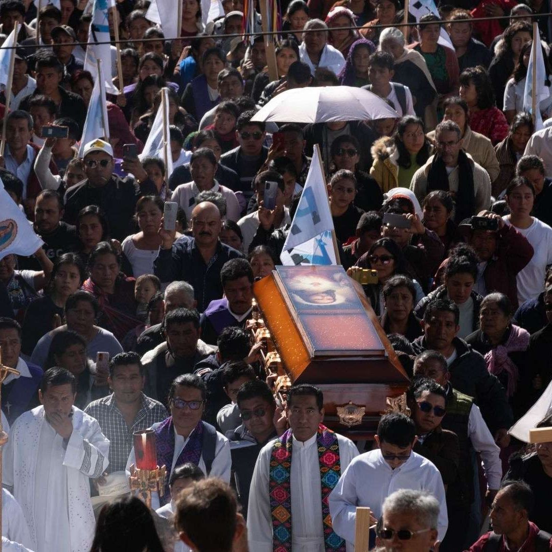 Cientos de indígenas participaron en una misa en honor del padre Marcelo Pérez en Chiapas