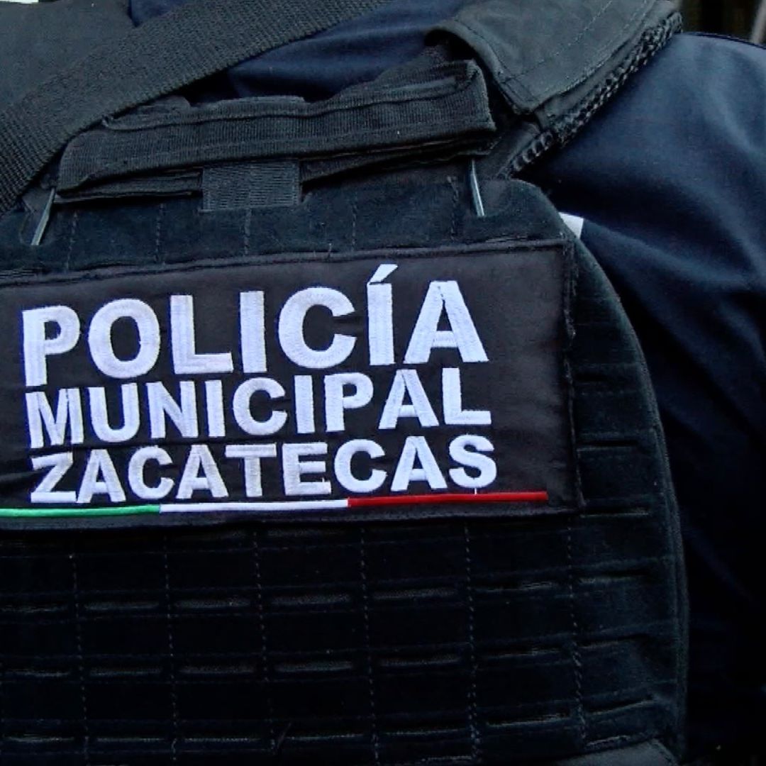 Policías de Guadalupe son atacados por civiles armados.