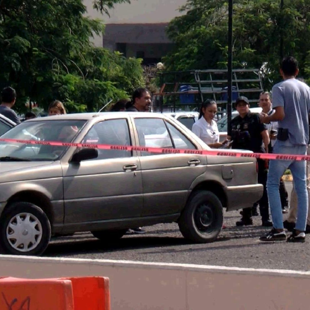 Investigan balacera en plaza comercial de Tlaquepaque