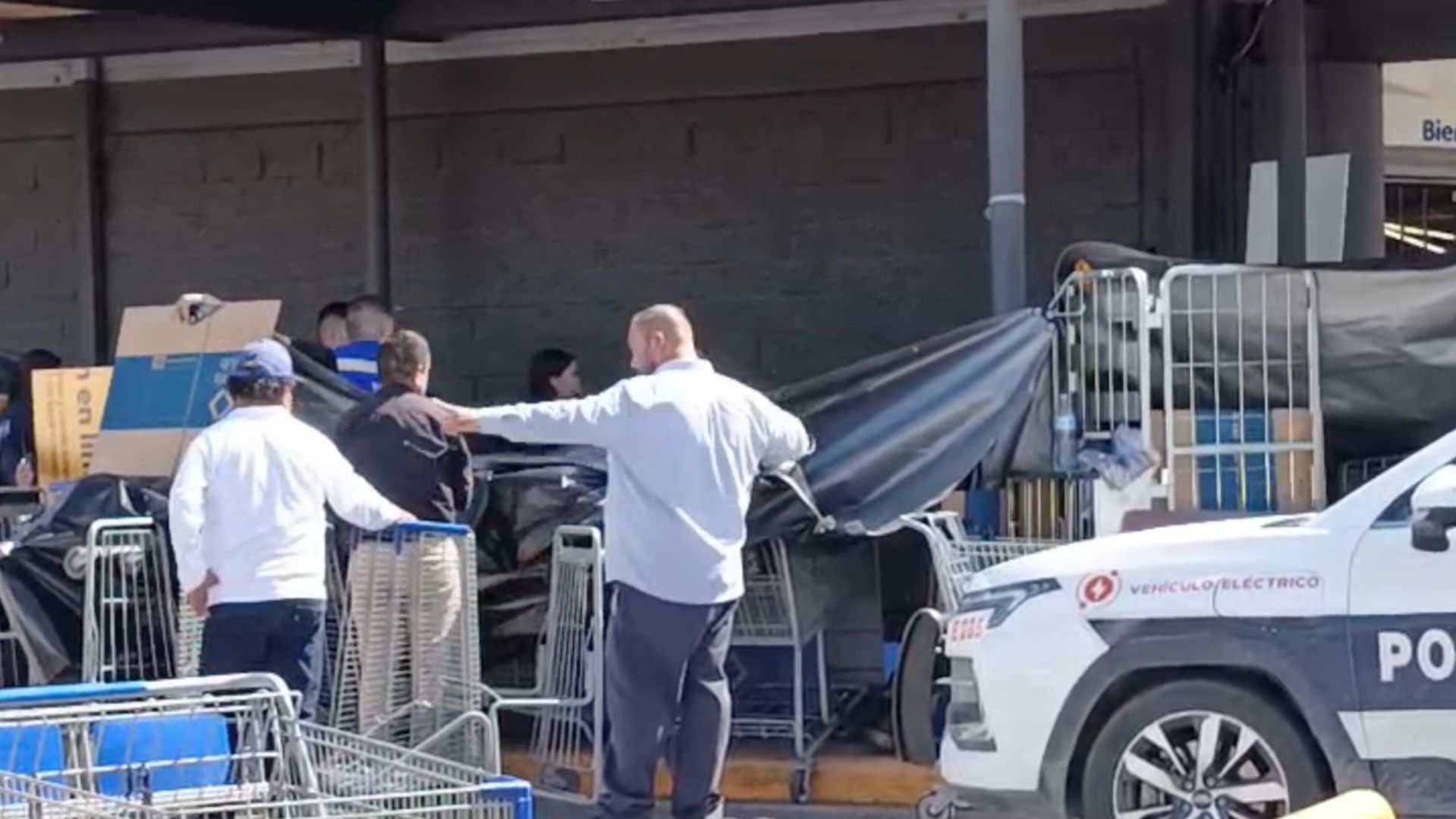 Muere Adulto Mayor mientras Trabajaba Cuidando Autos en Estacionamiento de Súper en Hermosillo