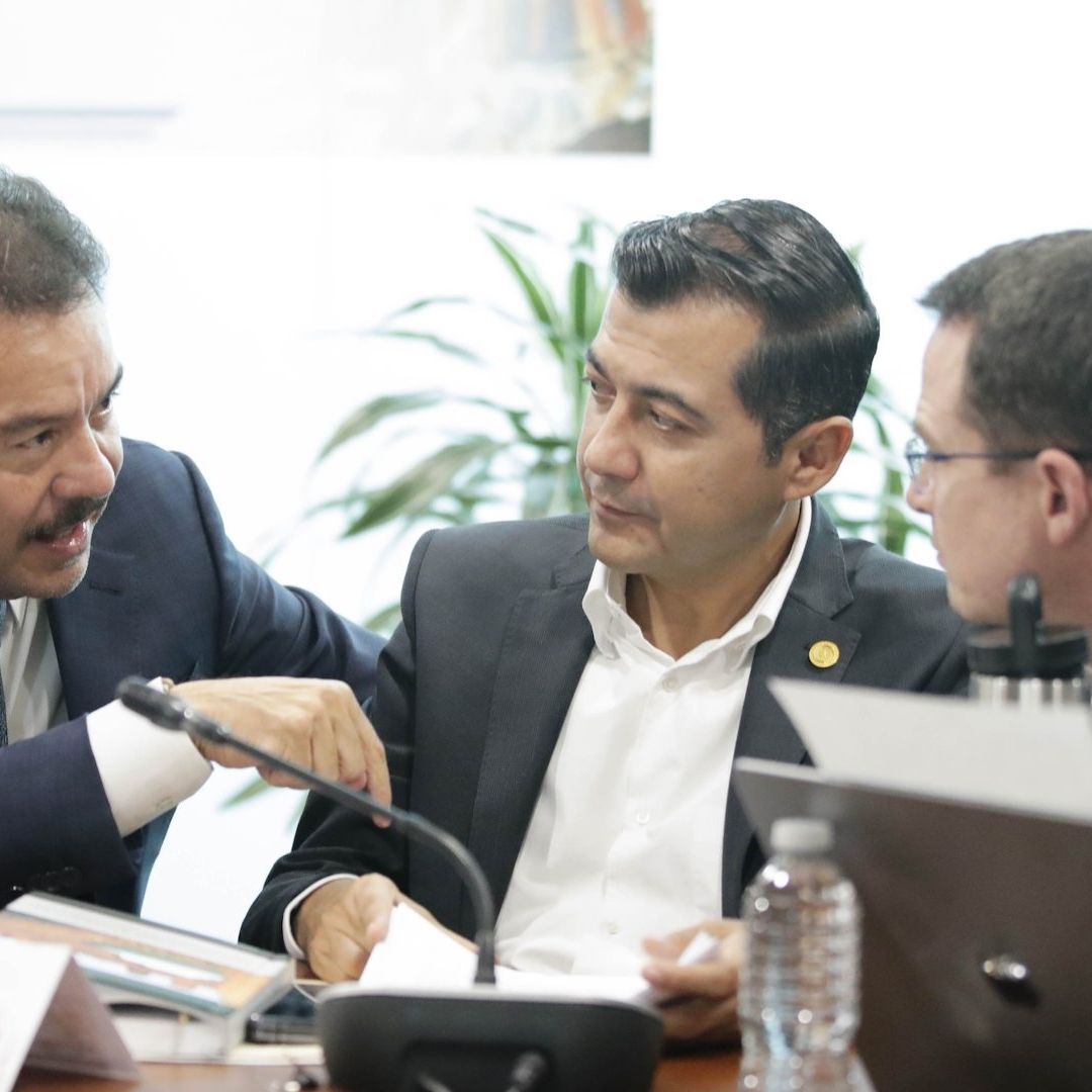Senadores durante la sesión de las Comisiones de Puntos Constitucionales y Estudios Legislativos