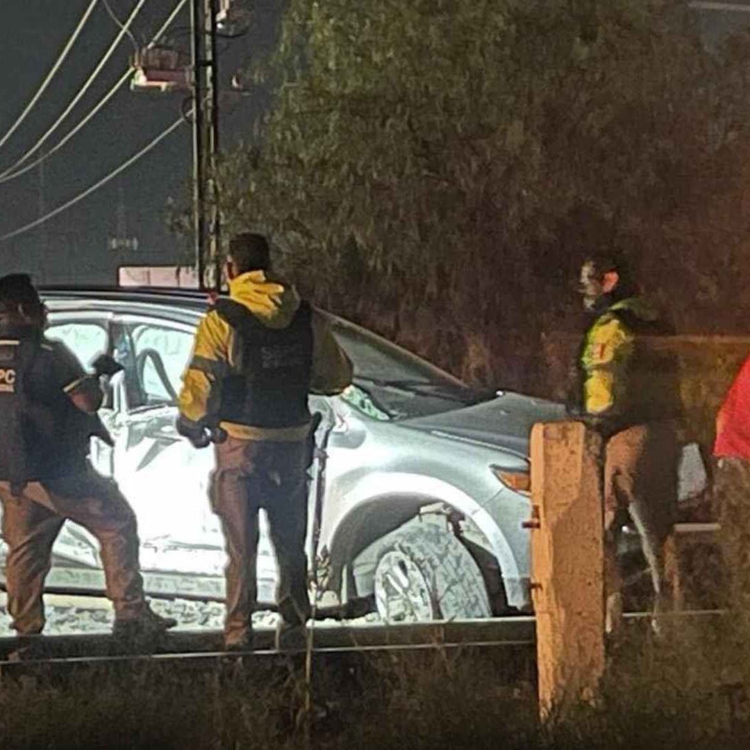 Por Intentar Ganarle el Paso al Tren un Auto Fue Arrollado en SLP ...