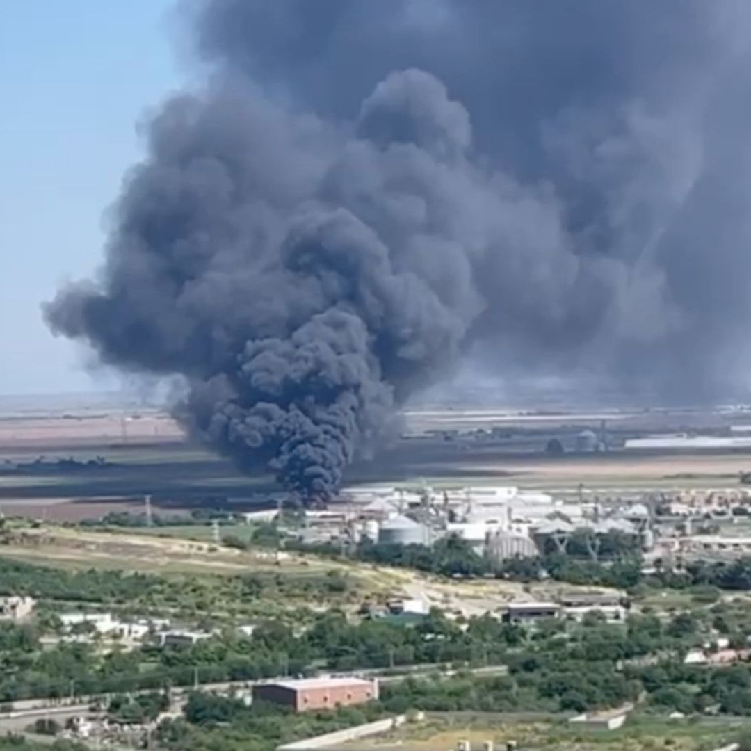 Gran Nube de Humo por Incendio de una Pipa en Los Mochis
