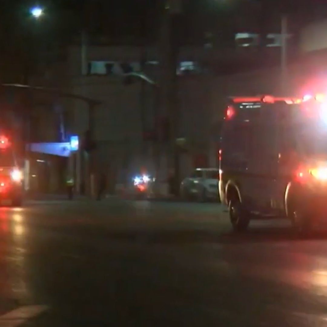 Una mujer policía permanece hospitalizada en estado delicado