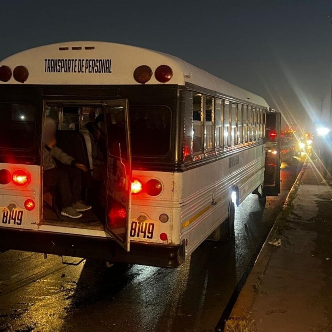 Camión de transporte de personal en Ciudad Juárez