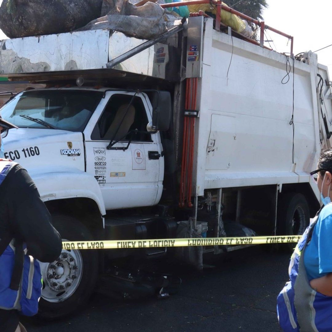 Trabajador de Limpia Muere Aplastado por su Camión de Basura