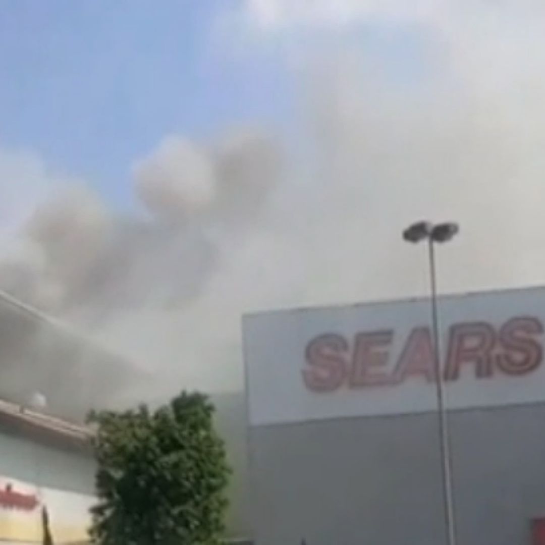 Se Incendia Local en Plaza Las Américas en Ecatepec; Testigo Narra Cortocircuito y Explosión