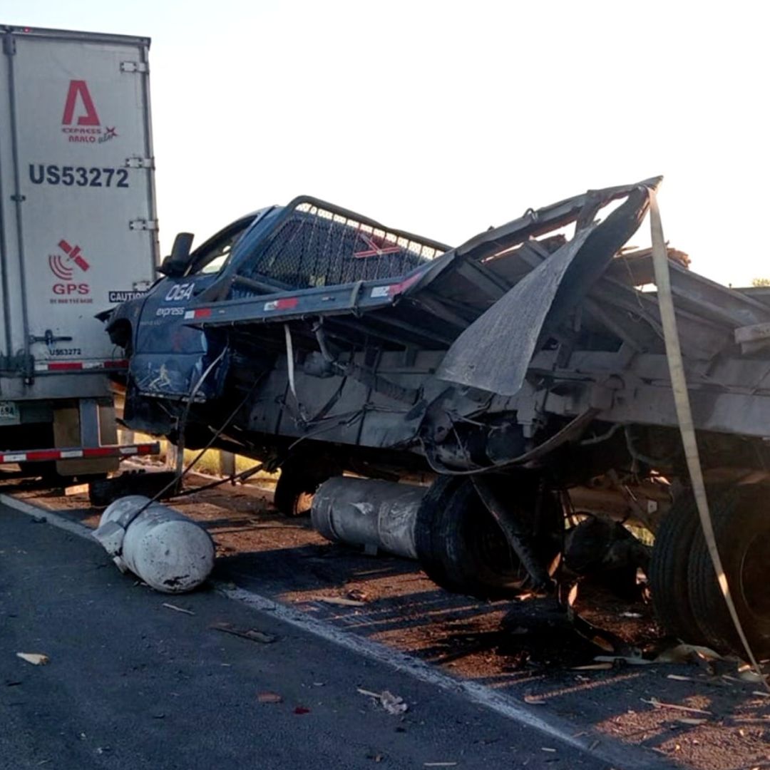 Choque de unidades de carga en la autopista Monterrey-Nuevo Laredo