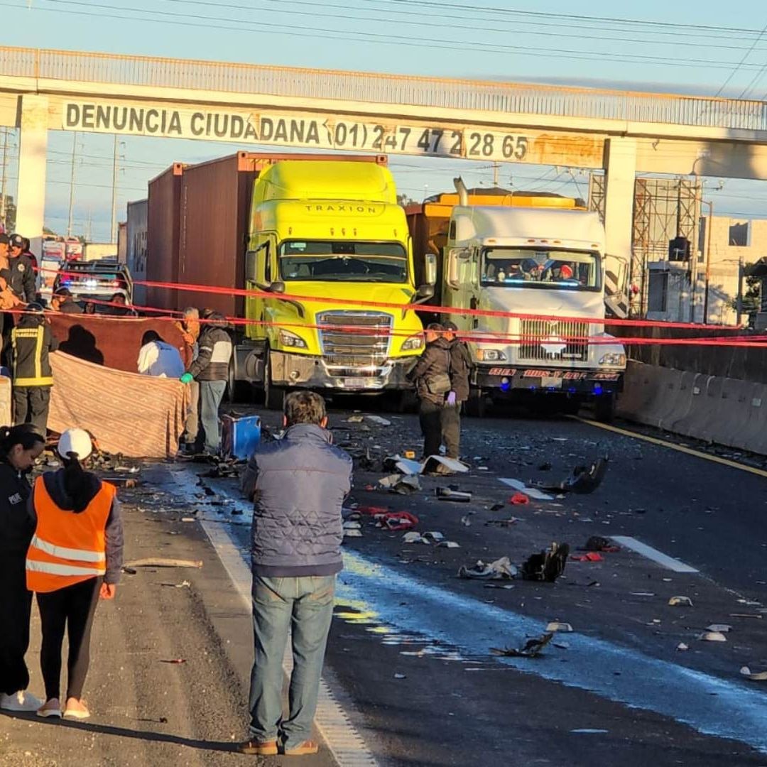 Un Muerto y Ocho Lesionados por Choque de Tráiler y Camión con Peregrinos en Carretera México Veracruz Huamantla Tlaxcala