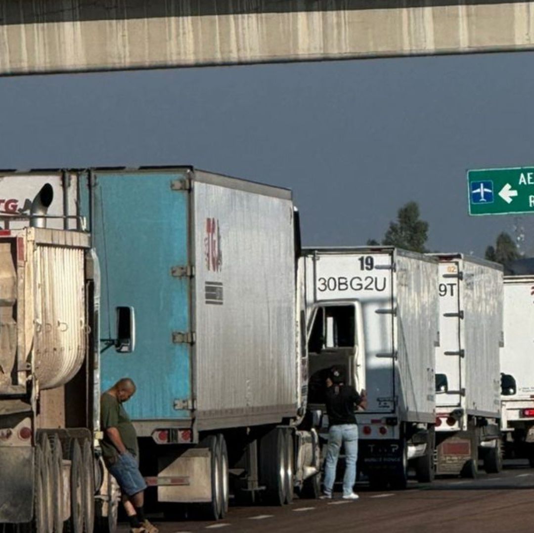 Reportan bloqueos en carreteras de Zacatecas
