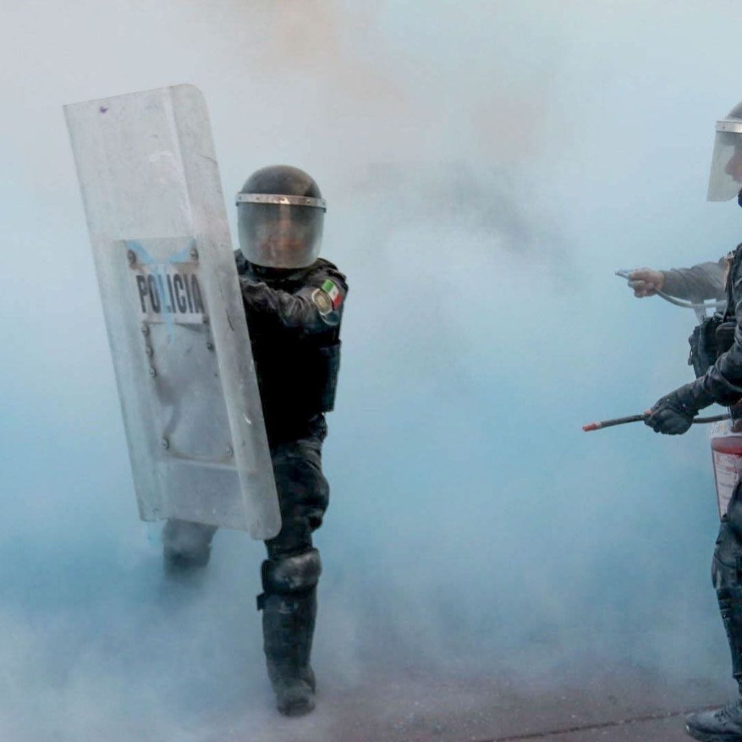 Marcha del 2 de Octubre en CDMX Deja a Un Policía Intubado y Otra con Lesiones por Petardo