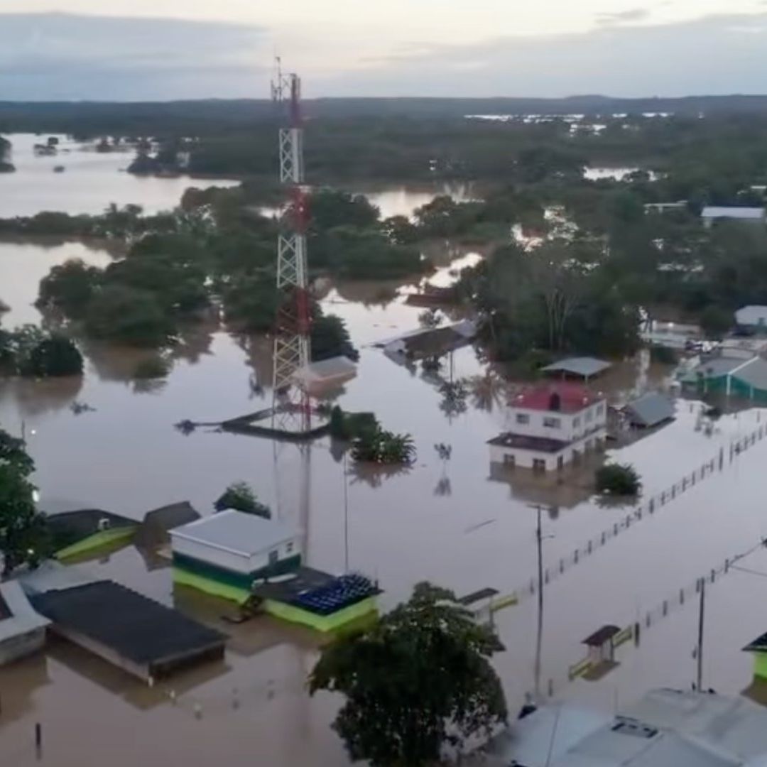 Hombre Arrastrado por la Corriente, Desborda Río Coatzacoalcos, Inundaciones en Hidalgotitlán