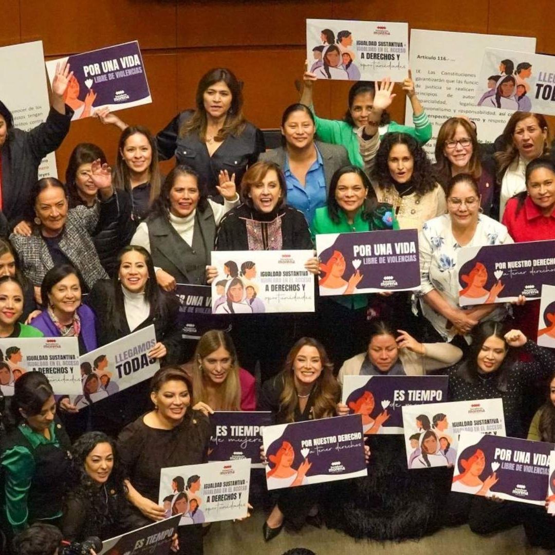 Senadoras de todos los partidos celebran la aprobación de la reforma de igualdad sustantiva.