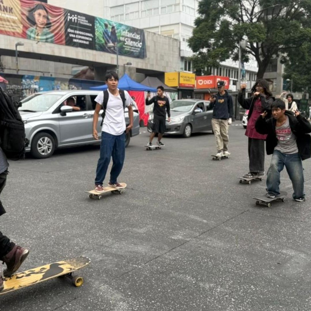No es la primera vez que el Metro de la CDMX enfrenta críticas por su trato a grupos juveniles.