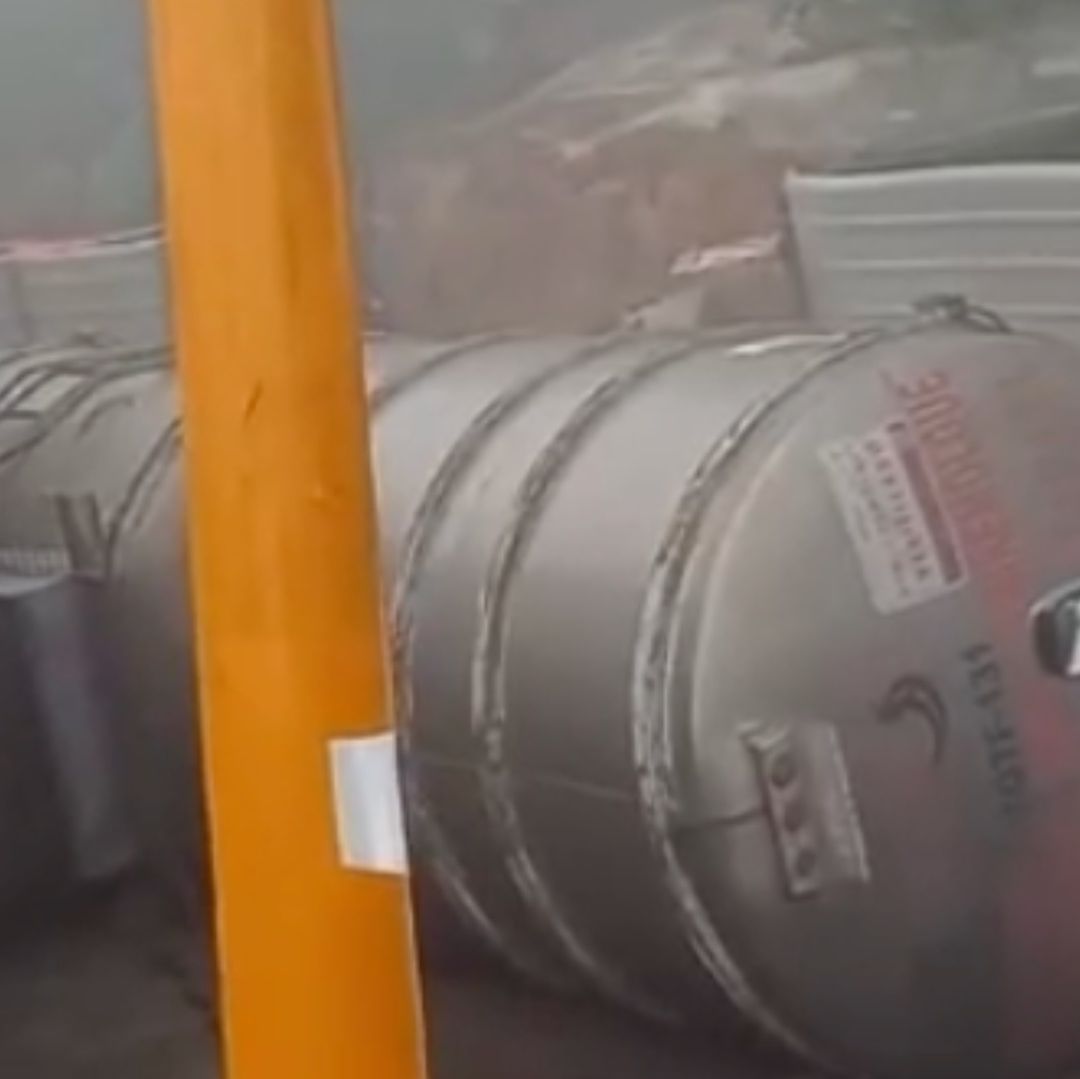 Derrumbe causa filas kilométricas en la zona de las Cumbres de Maltrata.
