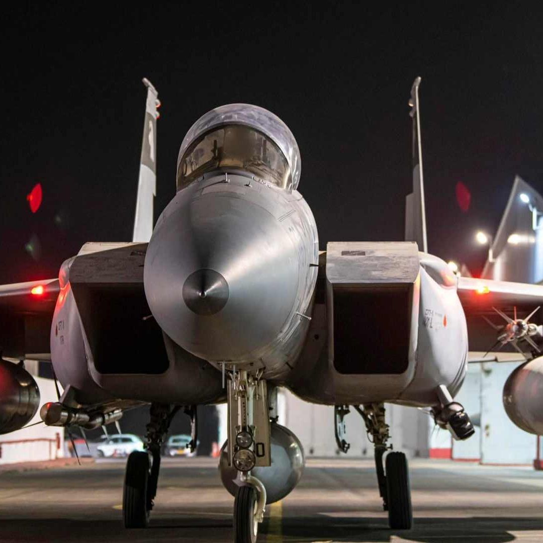 Israel ataca instalaciones militares iraníes.