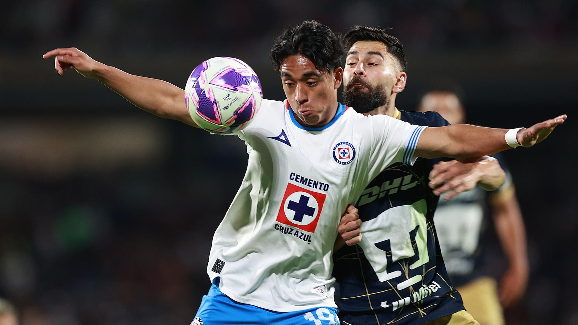Cruz Azul Derrota a Pumas y Se Consolida como Líder del Torneo