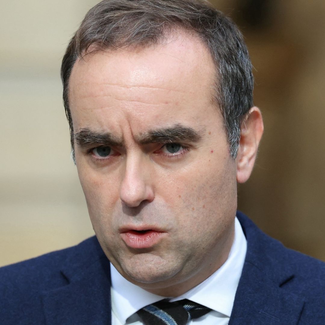 Primer Ministro de Francia Renuncia a Casi un Mes de Haber Sido Nombrado en el Cargo.