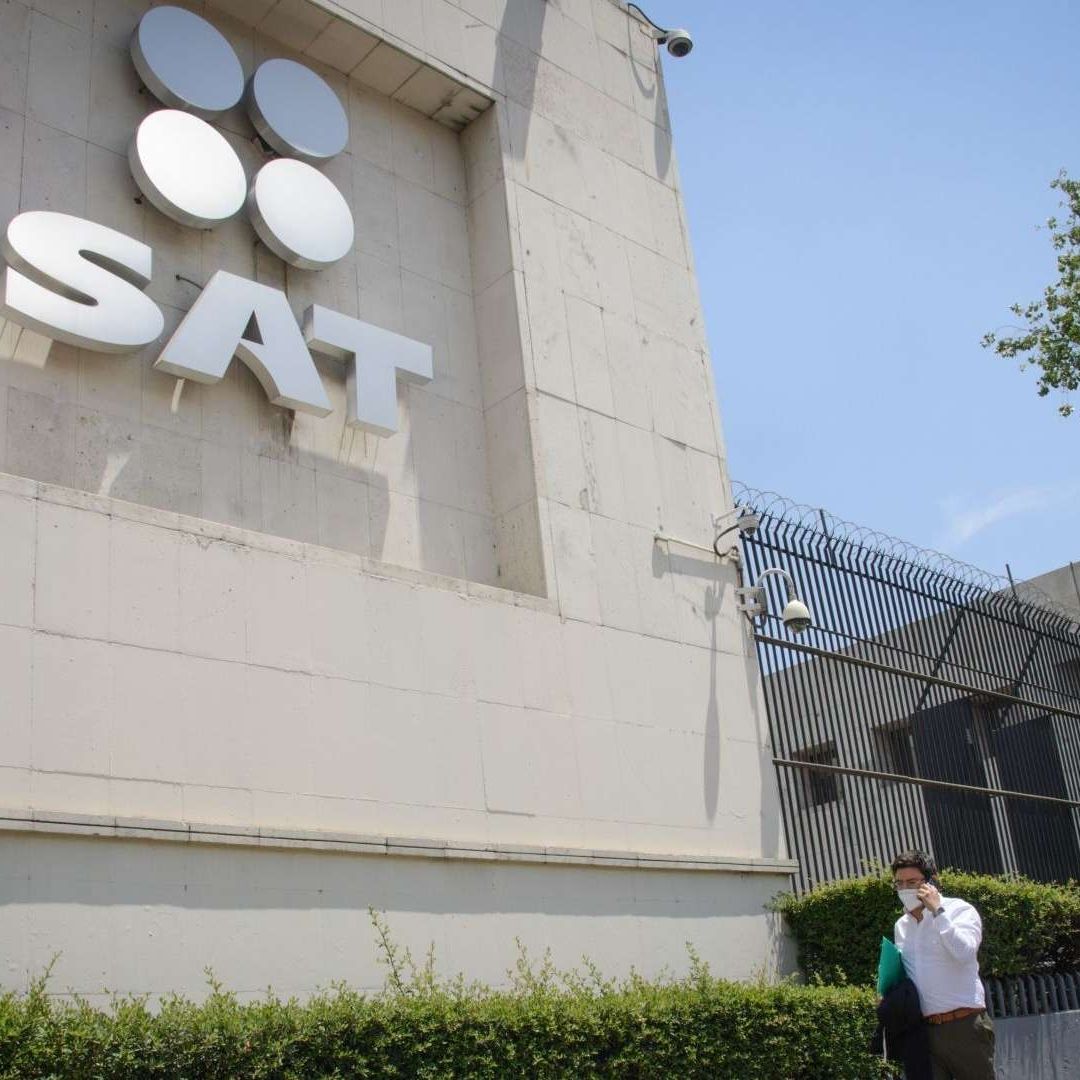 Una falla en el portal del SAT habría causado que las firmas electrónicas, necesarias para varios trámites importantes, fueran dadas de baja