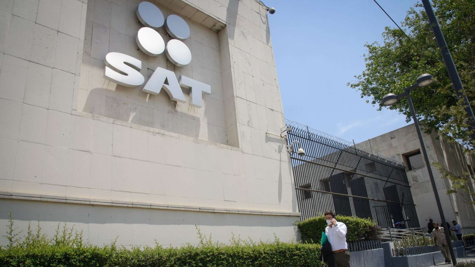 Una falla en el portal del SAT habría causado que las firmas electrónicas, necesarias para varios trámites importantes, fueran dadas de baja