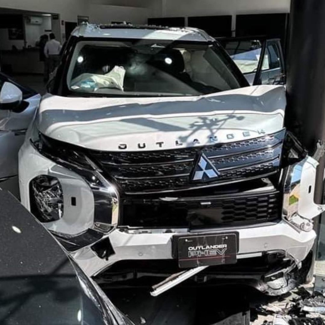 Así quedó la camioneta nueva. Foto Redes Sociales