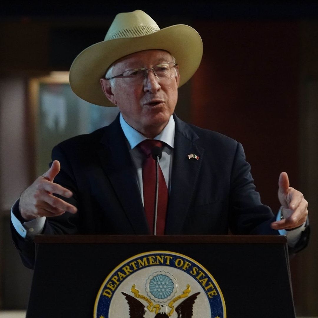Ken Salazar, embajador de Estados Unidos en México, ofreció una conferencia este 29 de octubre de 2024
