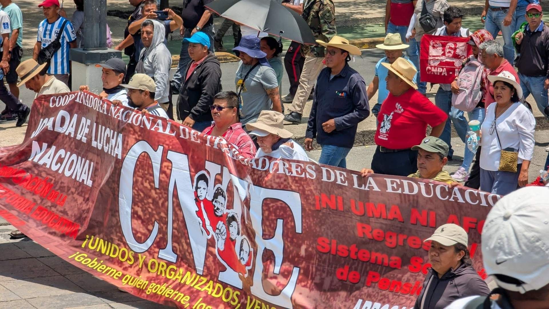 Maestros de la CNTE Amagan con Bloqueo en Autopistas y Entradas a la CDMX.