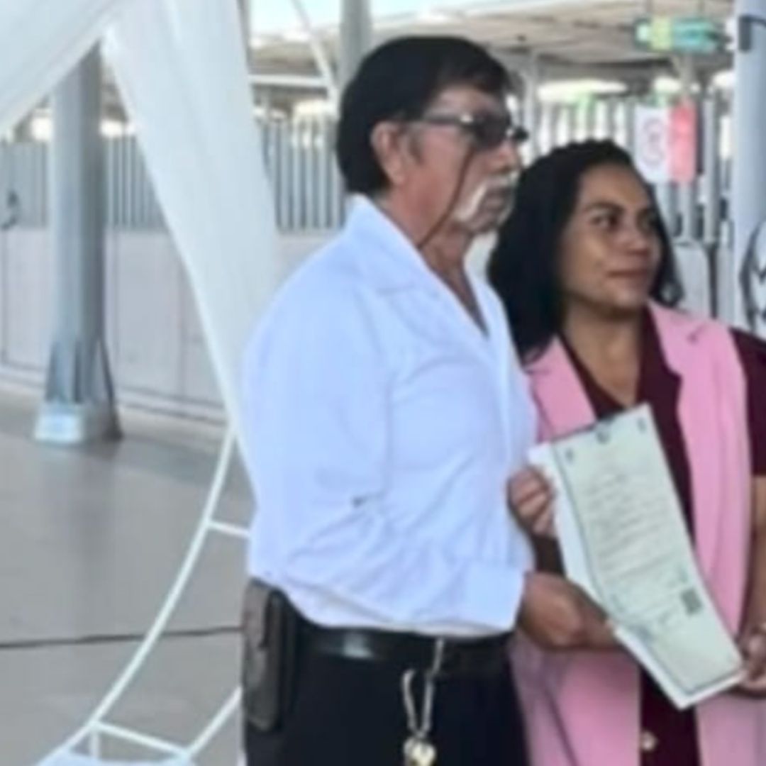 ¿De Aquí a Dónde? Novios se Casan en Estación de Transporte Público en León