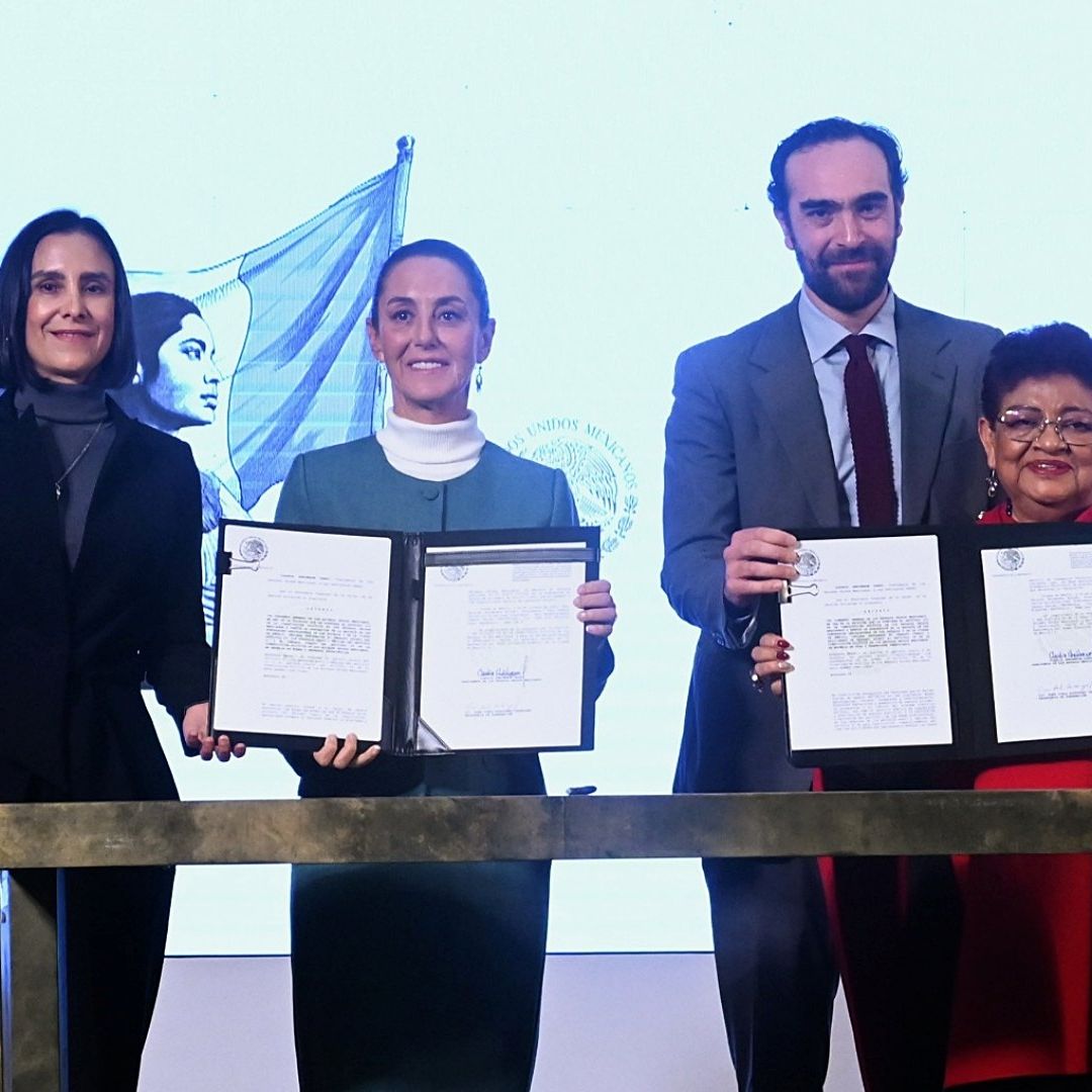 Sheinbaum Firma Decreto que Devuelve PEMEX y CFE al Pueblo de México
