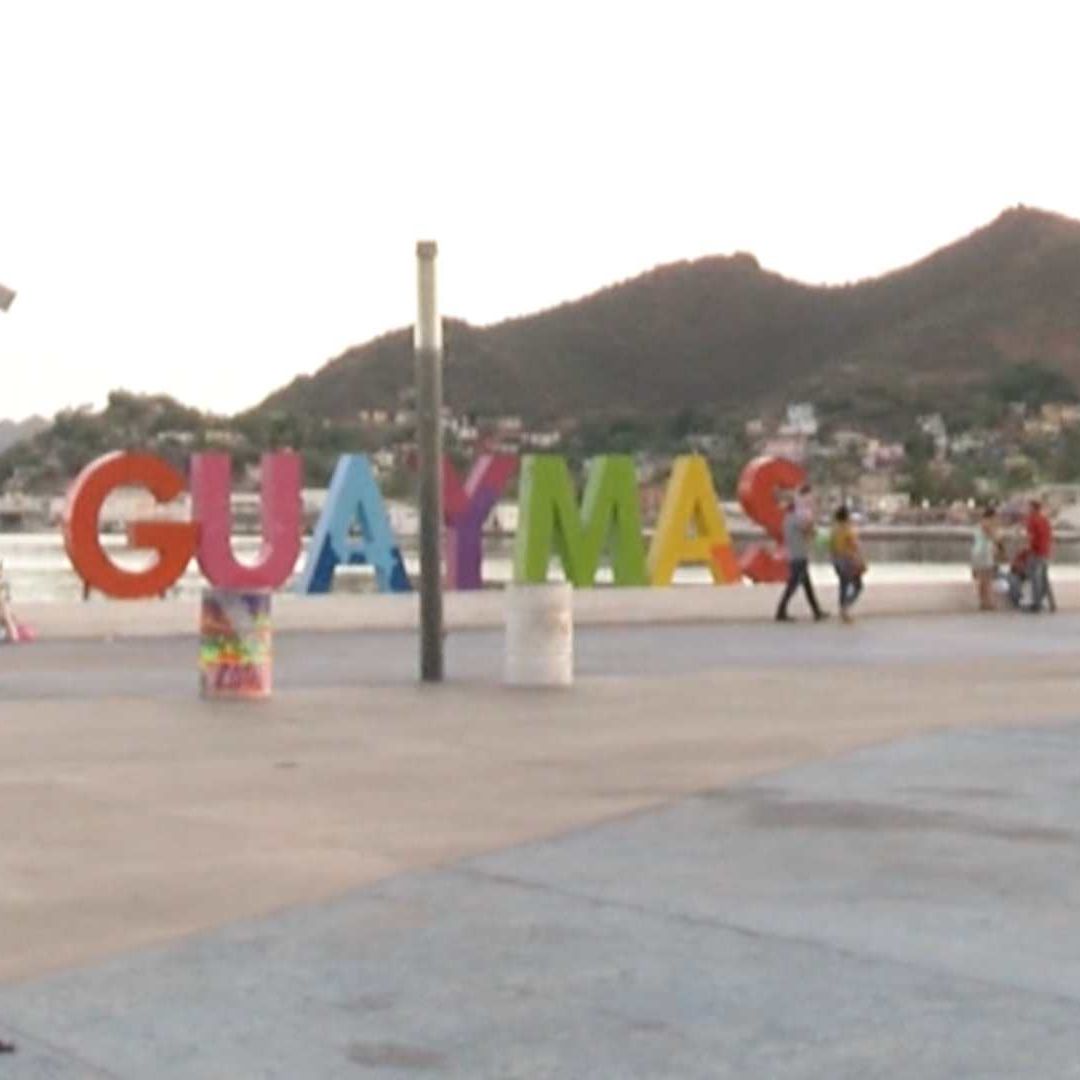 Localizan a Menor de 5 Años Dormido en una Banqueta en la Colonia La Muralla de Guaymas