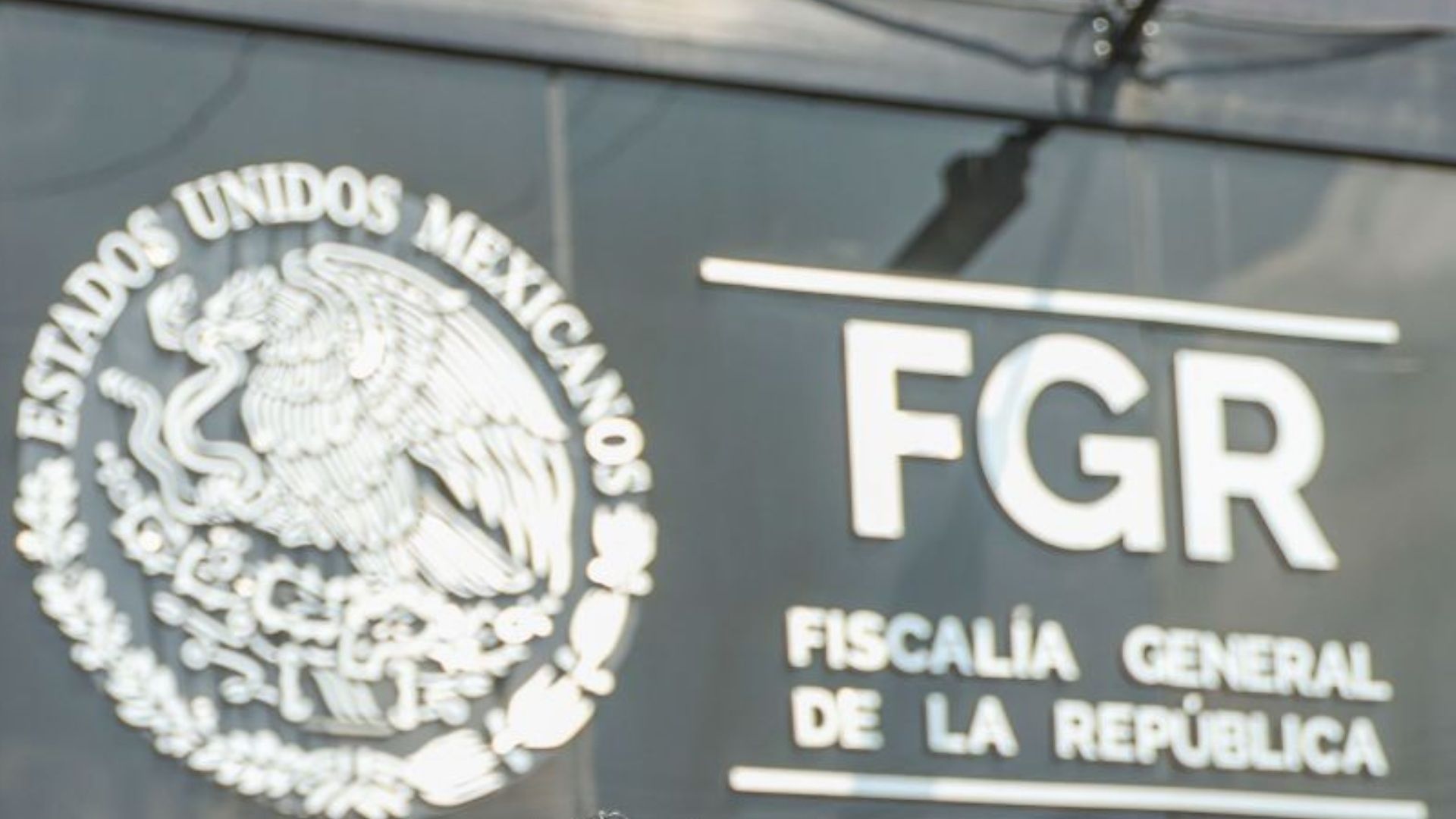 imagen de la FGR en edificio
