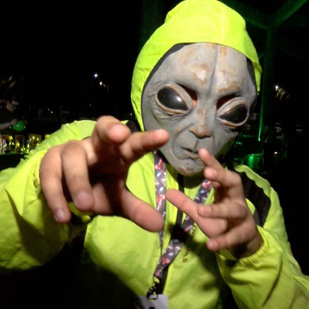 Celebran el 'Día del Marciano' en Playa Miramar de Ciudad Madero, Tamaulipas
