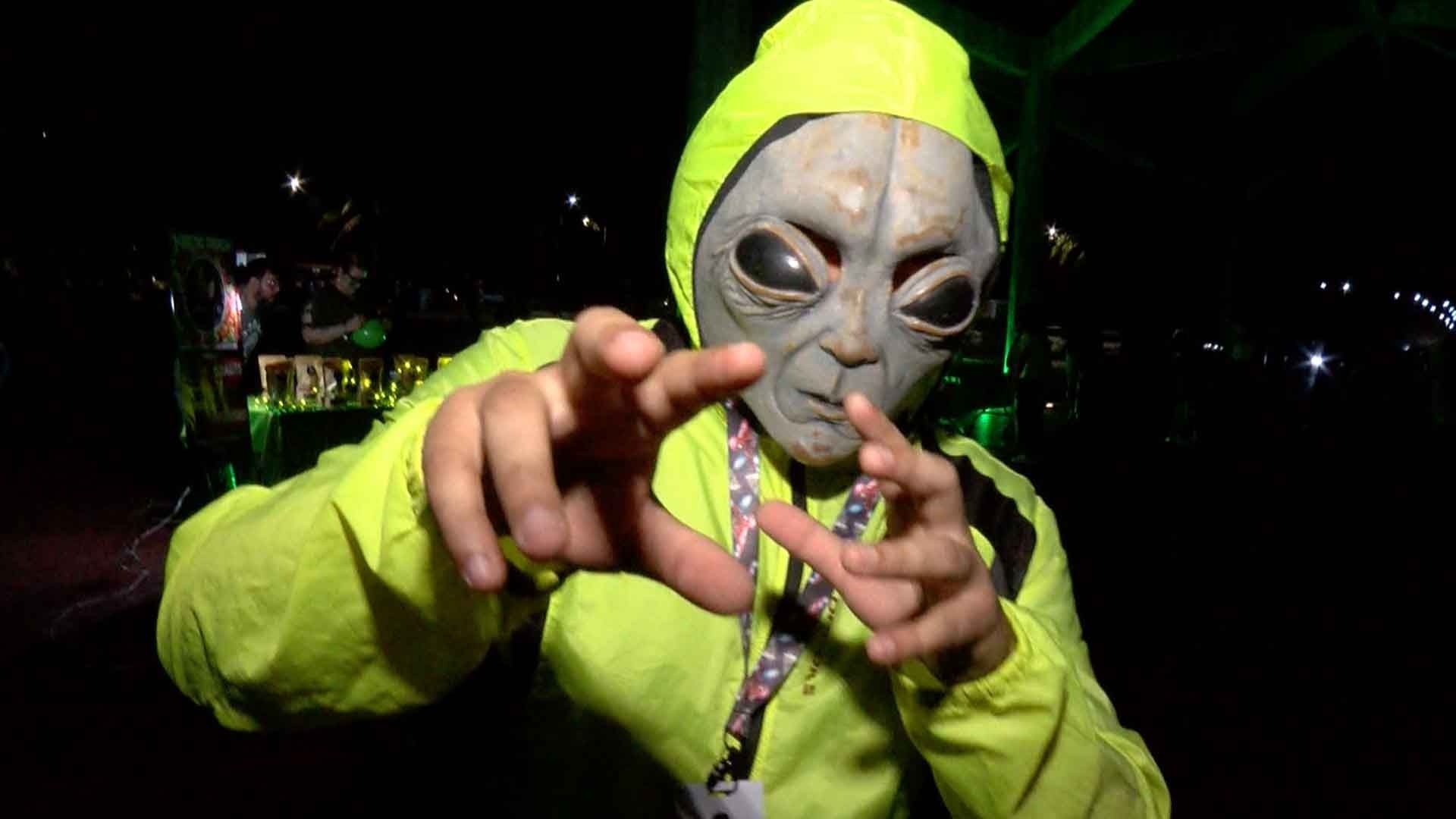 Celebran el 'Día del Marciano' en Playa Miramar de Ciudad Madero, Tamaulipas