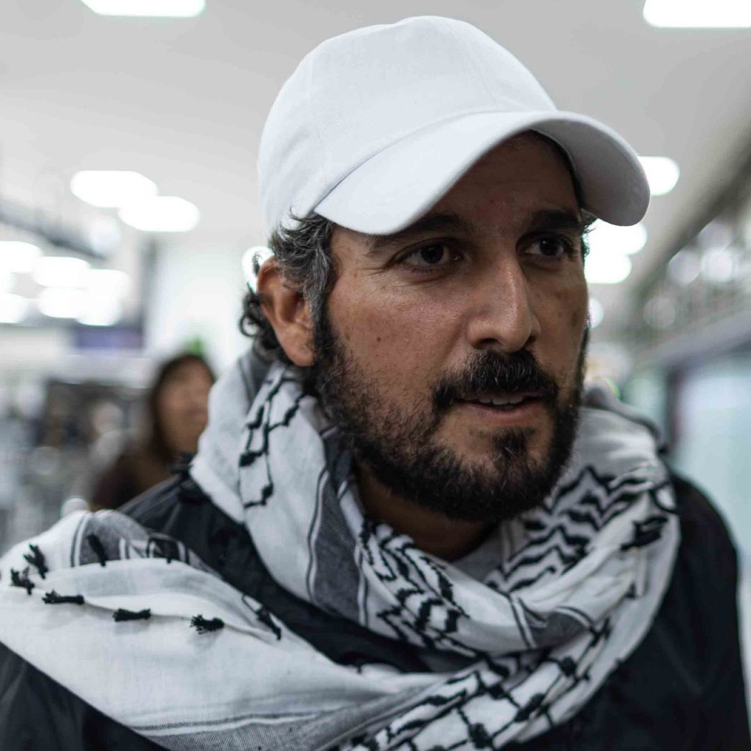 Carlos Pérez a su llegada al AICM