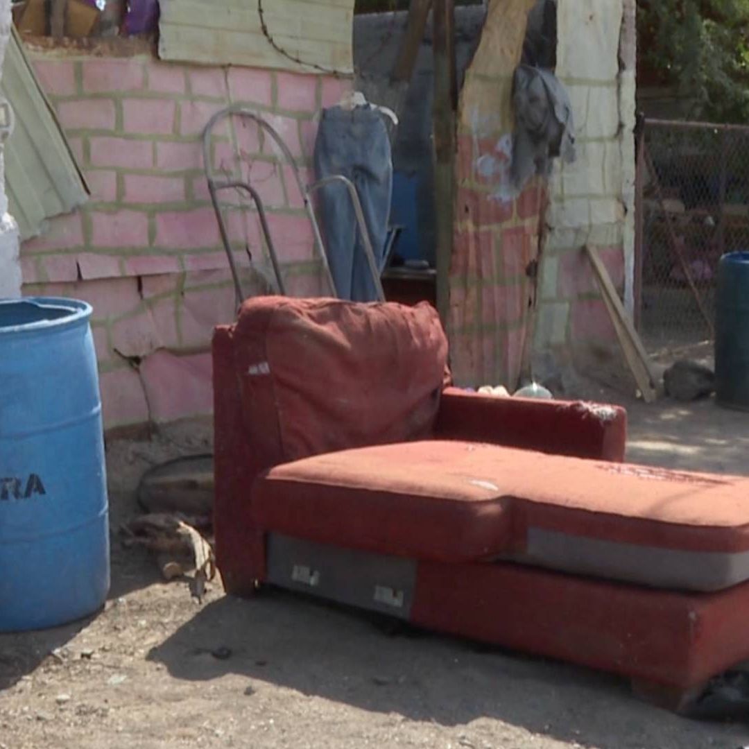Sujeto Dormido en Sofá Fue Atacado a Balazos en Presunto Punto de Venta de Droga en Hermosillo