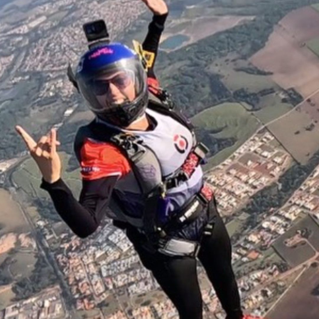 La paracaidista Carolina Muñoz Kennedy durante un salto