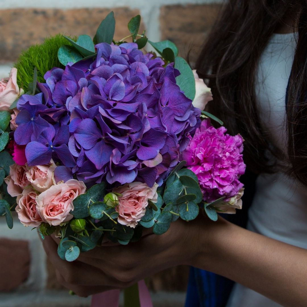 Cuándo se dan las flores moradas 9 de octubre o noviembre 2025 en México qué significa regalar este ramo