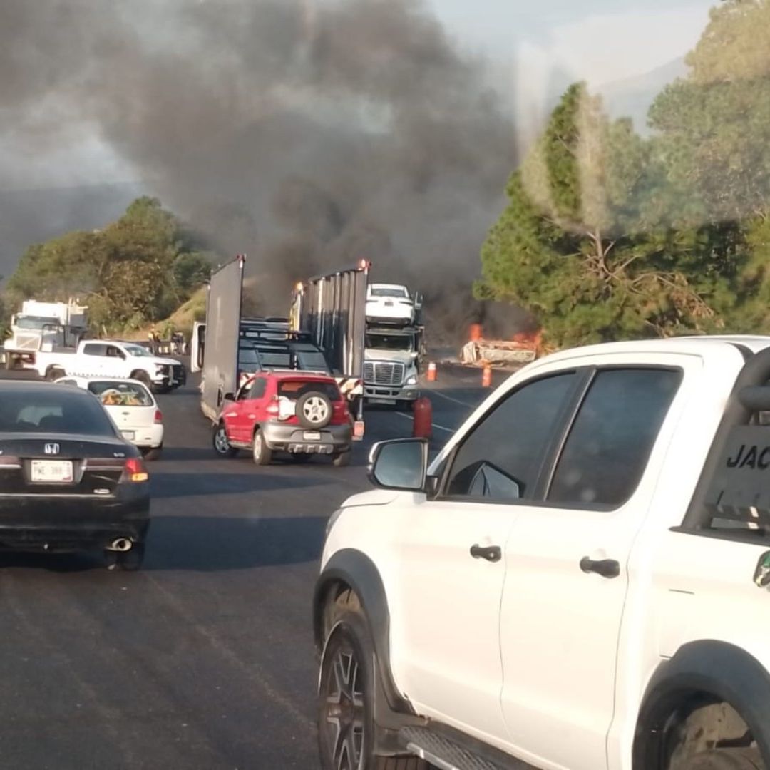 Accidente en autopista de Michoacán deja siete muertos y un herido
