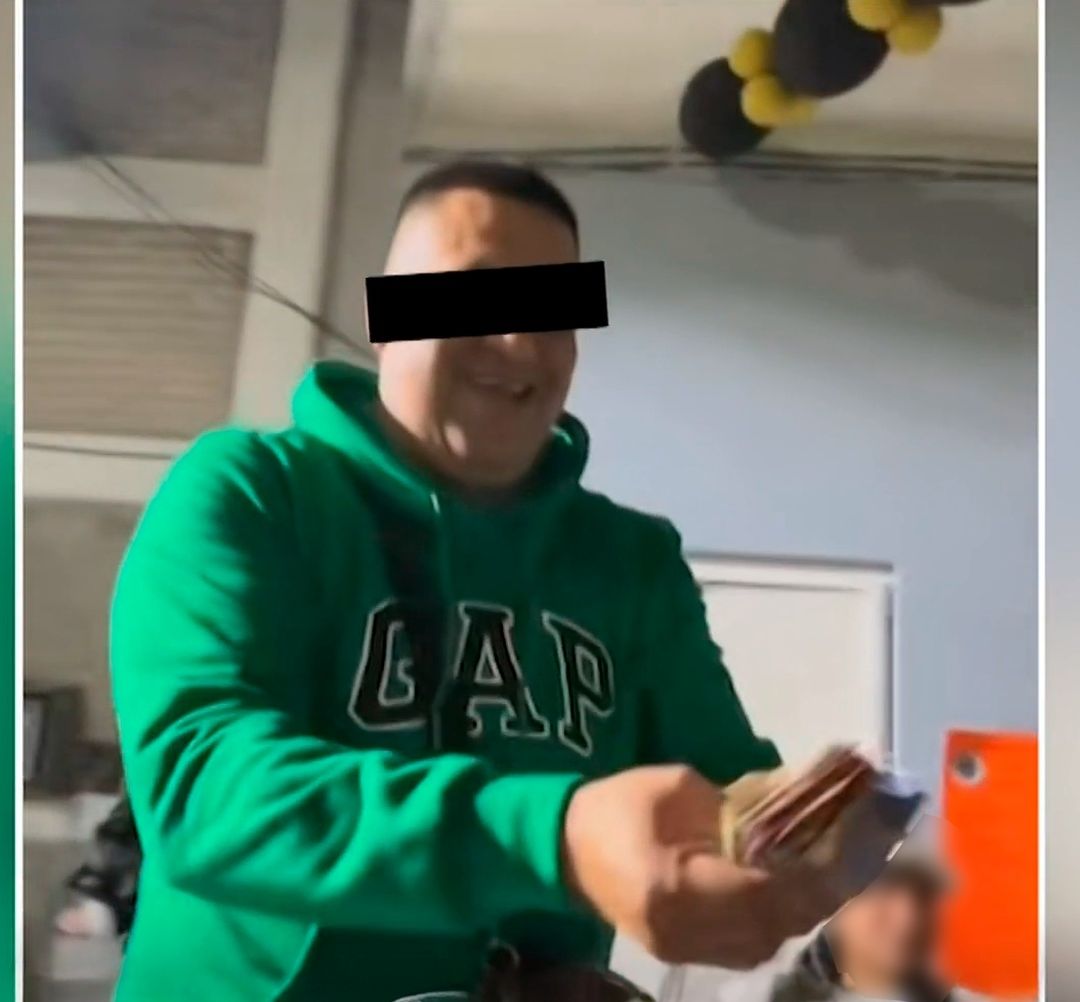 Cobran con armas para presionar el pago