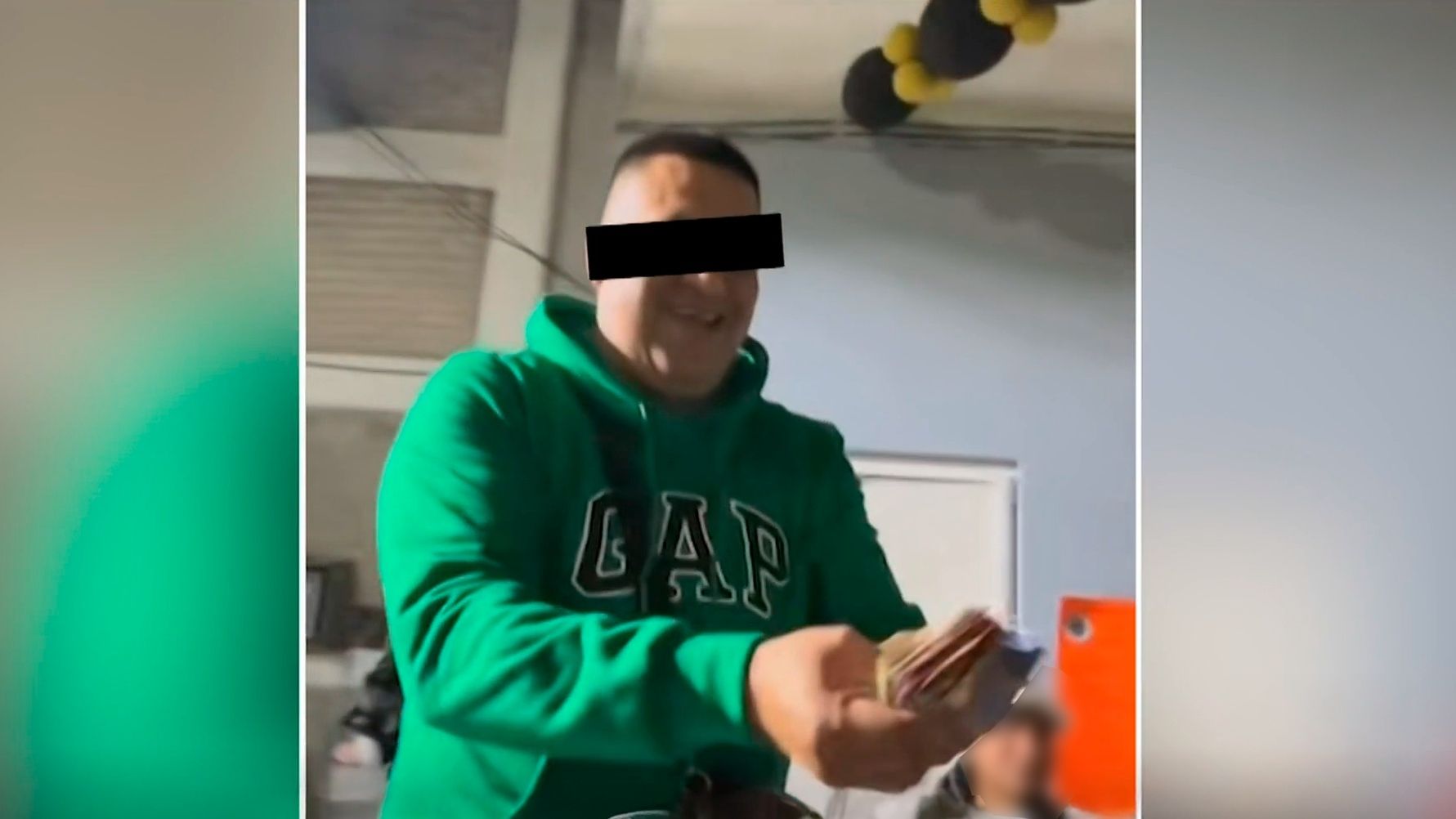 Cobran con armas para presionar el pago