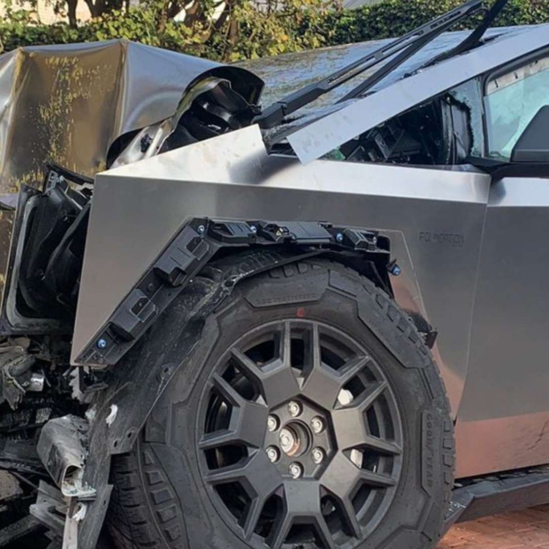 Policías de la Secretaría de Seguridad Ciudadana (SSC) de la Ciudad de México se entrevistaron con el conductor del Tesla, un joven de 23 años