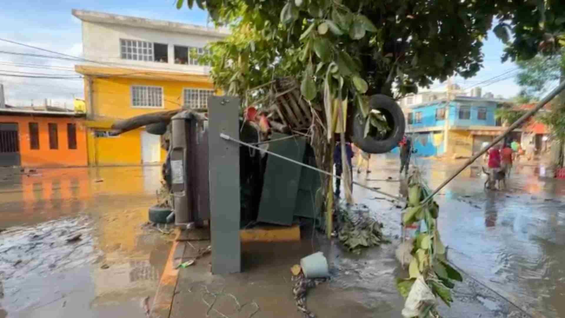 Bajan los Niveles de Agua tras Inundación en Poza Rica al Desbordarse Río Cazones al Norte de Veracruz