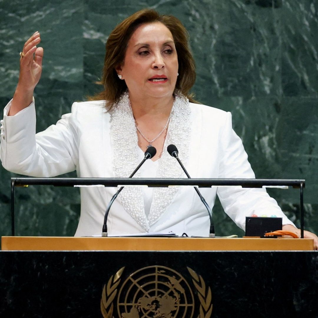 Dina Boluarte Reaparece tras Destitución como Presidenta de Perú y Descarta Solicitar Asilo