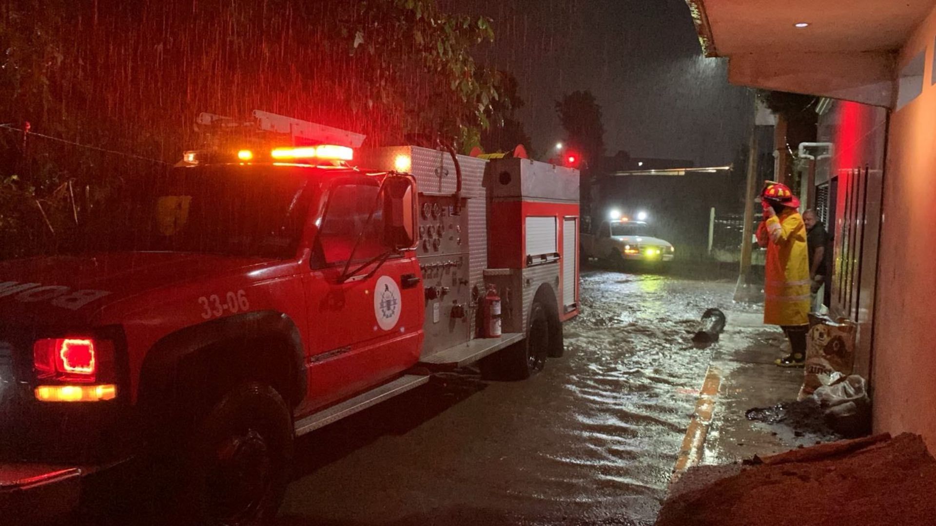 Lluvia en Huauchinango Puebla Deja Derrumbes Inundaciones Falta de Luz y un Muerto