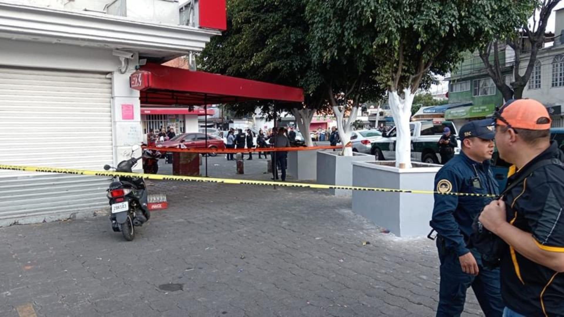 Los agresores huyeron rápidamente del lugar, evadiendo el arribo de los policías preventivos que acudieron en respuesta al llamado de emergencia